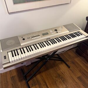 Yamaha Metallic Keyboard with Black Stand